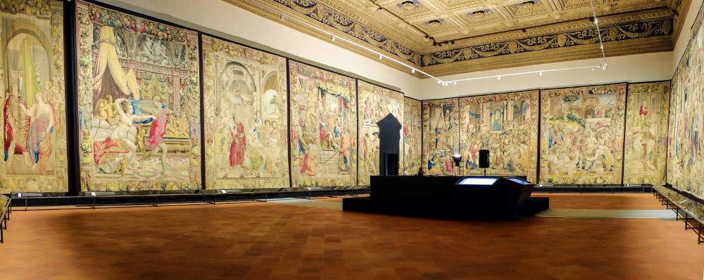 Florence, dans le Salone dei Duecento du Palazzo Vecchio, les tapisseries des Médicis avec les Histoires de Joseph 