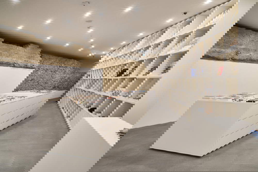 La nouvelle librairie et les murs médiévaux florentins - Musée des chapelles Médicis. Photo de Francesco Fanfani