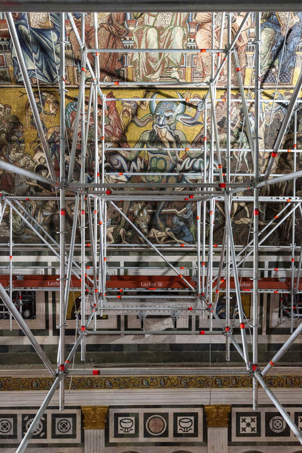 Die Restaurierungsstätte der Mosaiken des Baptisteriums von Florenz Die Restaurierungsstätte der Mosaiken des Baptisteriums von Florenz