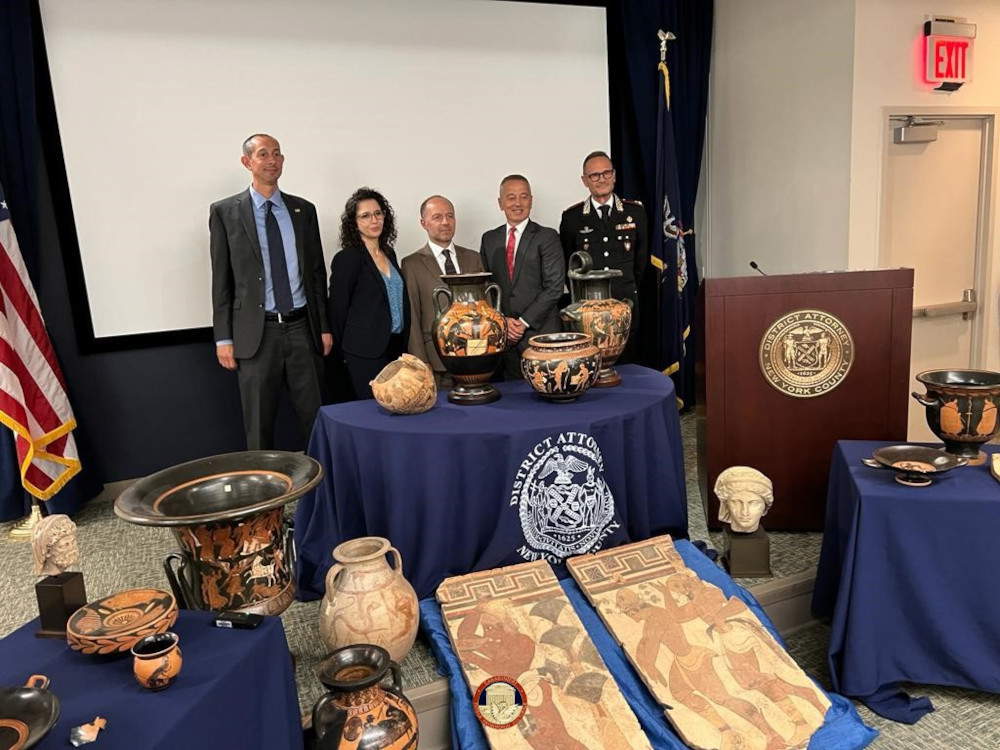 Returned to Italy 266 artifacts from U.S., Villanovan, Etruscan, Greek and Roman 