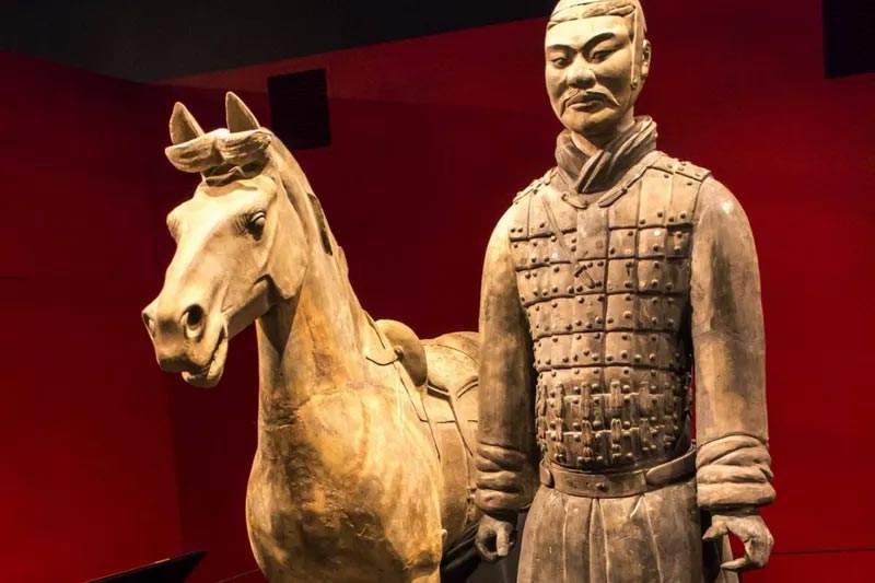 Ivre au musée, il a brisé une statue et créé un incident diplomatique entre les États-Unis et la Chine : il va plaider coupable