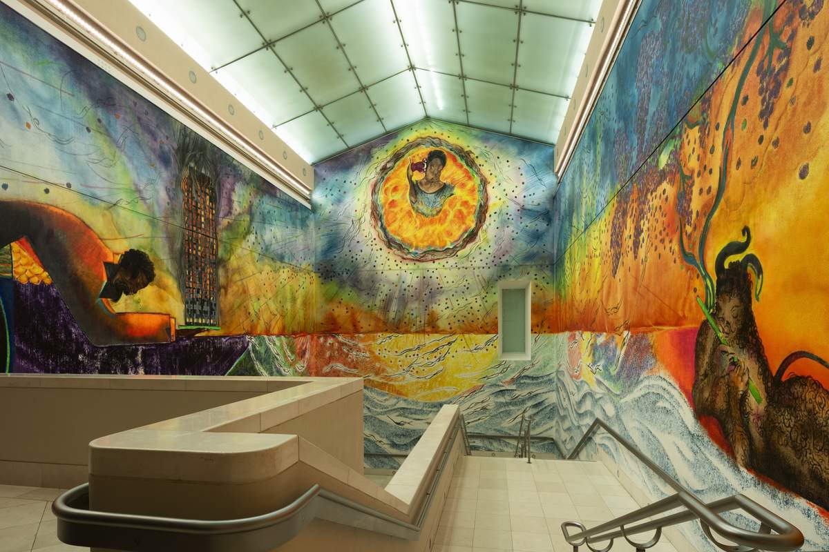 Alla Tate Britain inaugurato il murale di Chris Ofili che omaggia le vittime della Grenfell Tower
