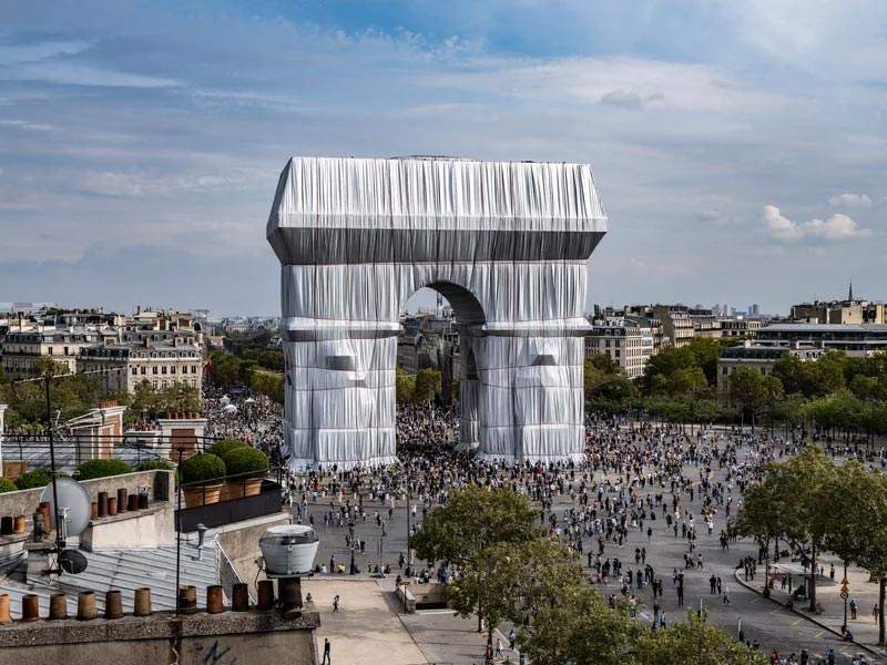 I materiali dell'Arco di Trionfo impacchettato di Christo saranno riciclati per le Olimpiadi 2024