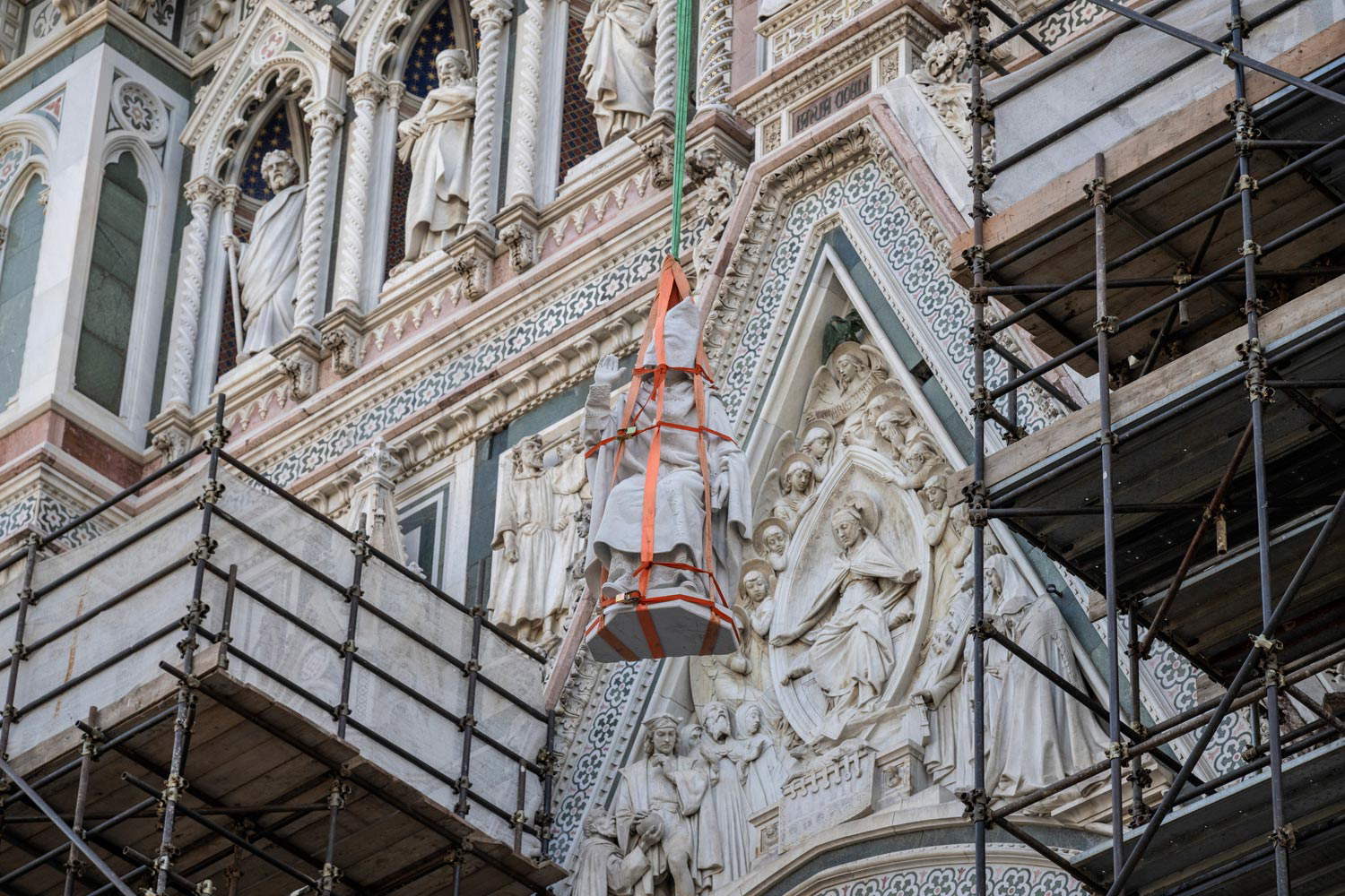 Florence, replaced by copies three sculptures from Duomo facade