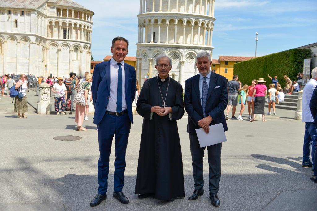 Mayor of Pisa Michele Conti, Archbishop of Pisa Giovanni Paolo Benotto, Operaio President of the Opera della Primaziale Pisana Andrea Maestrelli Mayor of Pisa Michele Conti, Archbishop of Pisa Giovanni Paolo Benotto, Operaio President of the Opera della Primaziale Pisana Andrea Maestrelli