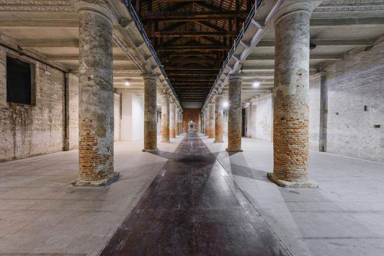 La Biennale di Venezia 2024 sarà dedicata agli stranieri: s'intitolerà “Stranieri Ovunque”