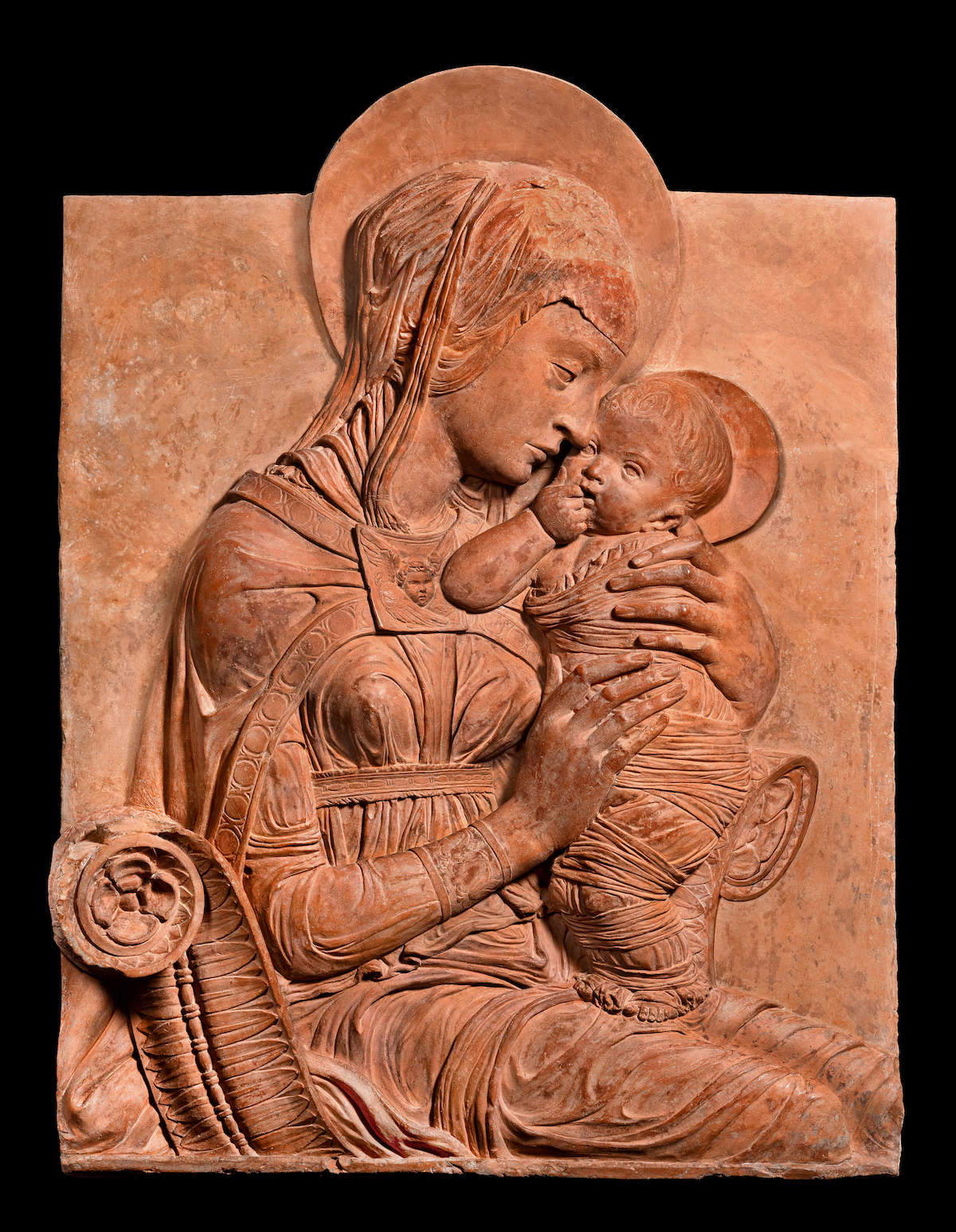 Donatello, Madonna di via Pietrapiana (vers 1450-1455 ; terre cuite, 86 x 64 x 12,5 cm ; Florence, Museo Nazionale del Bargello) Donatello, Madonna di via Pietrapiana (vers 1450-1455 ; terre cuite, 86 x 64 x 12,5 cm ; Florence, Museo Nazionale del Bargello)