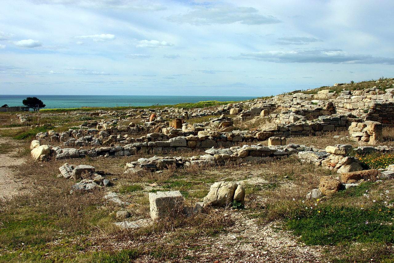 Eraclea Minoa (Agrigente), des fouilles illégales ont été découvertes. Et ce n'est pas la première fois