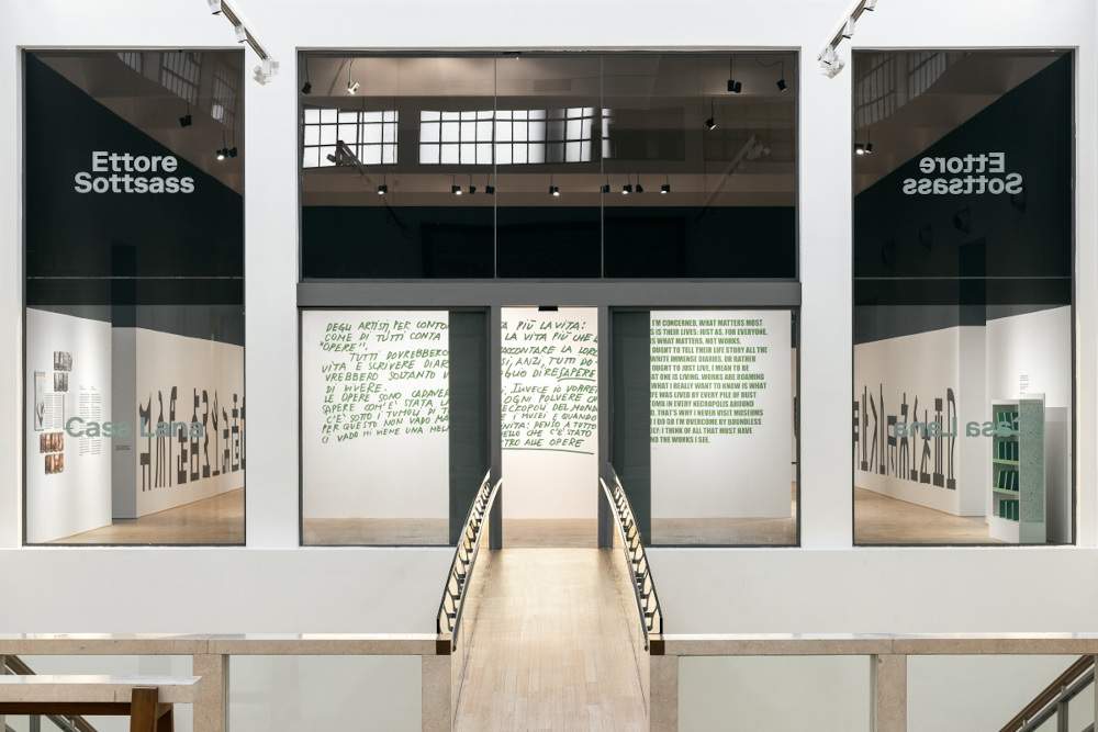 La Triennale de Milan inaugure une exposition sur Ettore Sottsass et l'utilisation des mots dans son œuvre