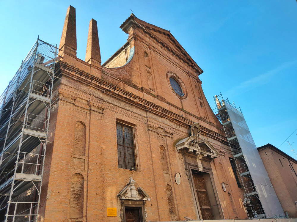 La facciata della chiesa