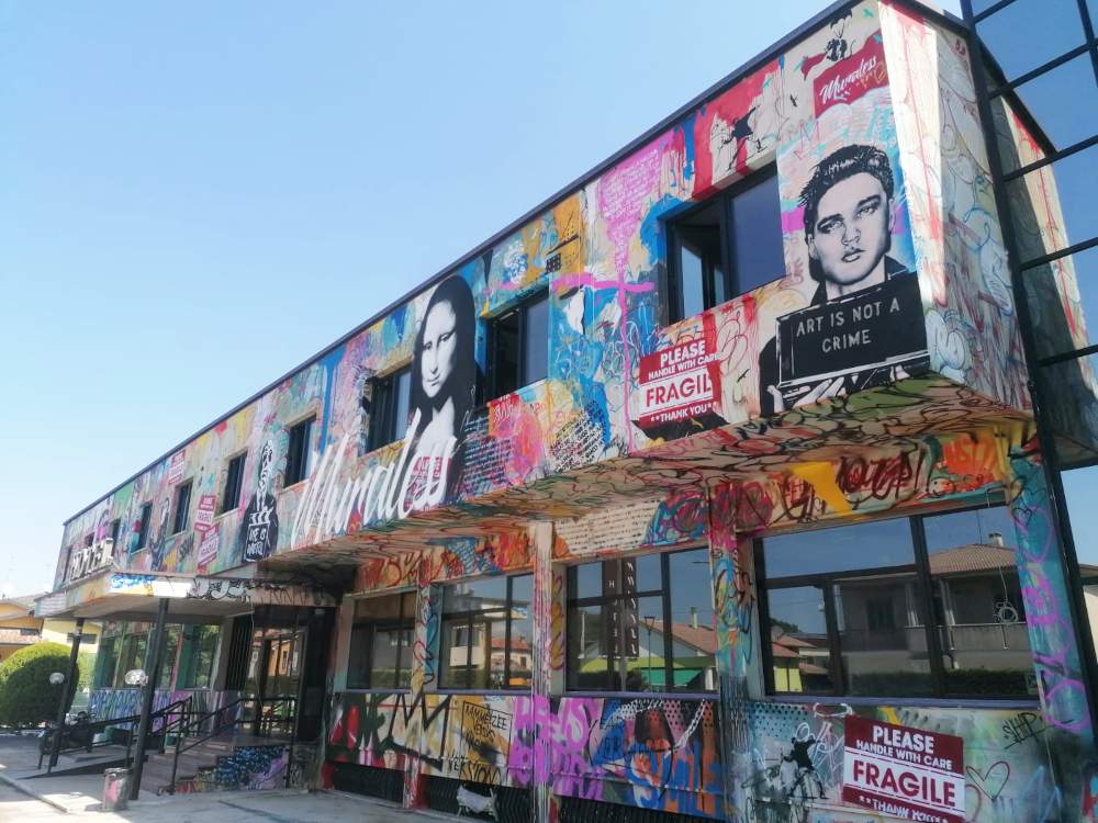 Un hôtel entièrement dédié au street art voit le jour à Vérone. 50 artistes impliqués 