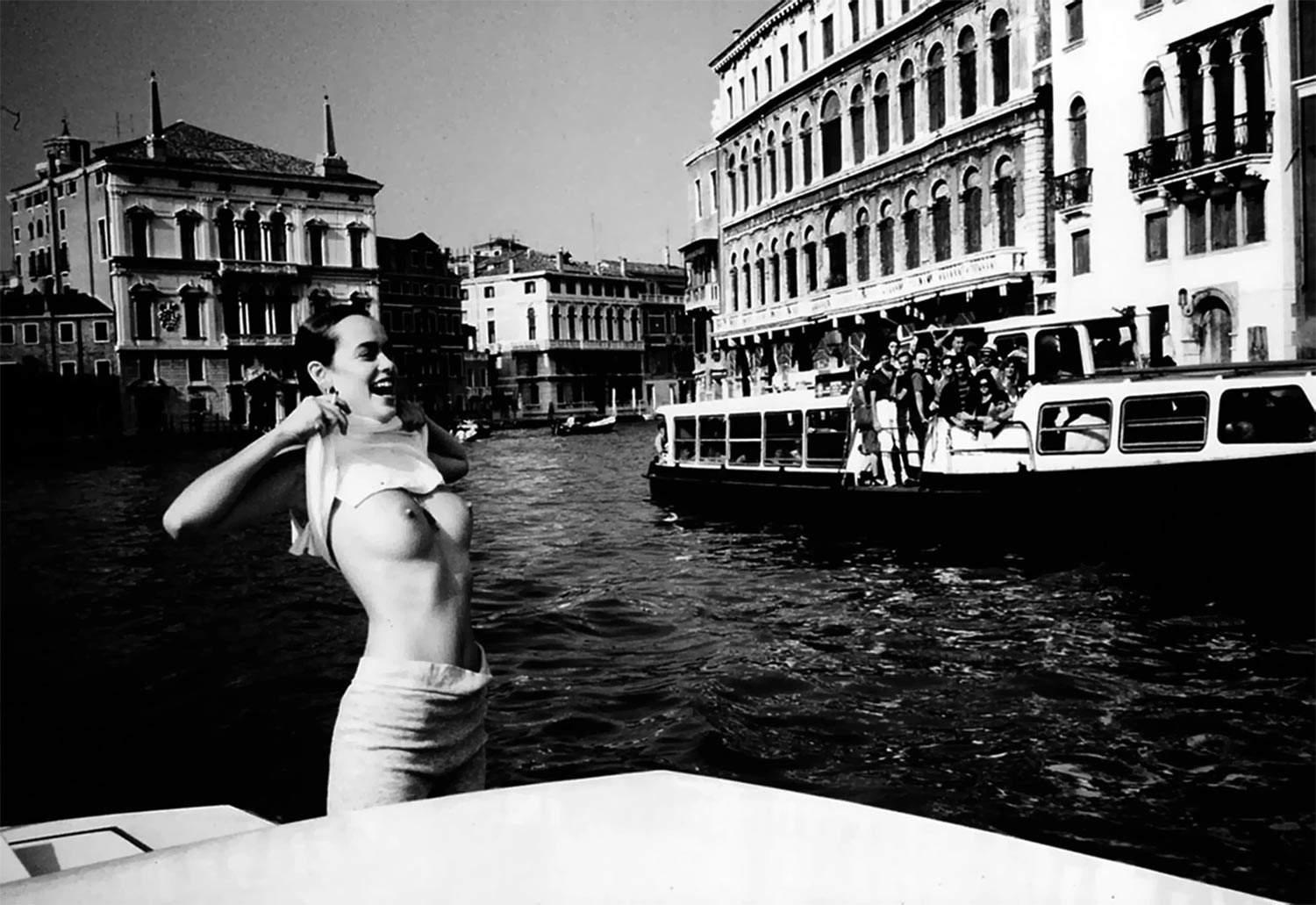 La moda di fotografarsi nude a Venezia