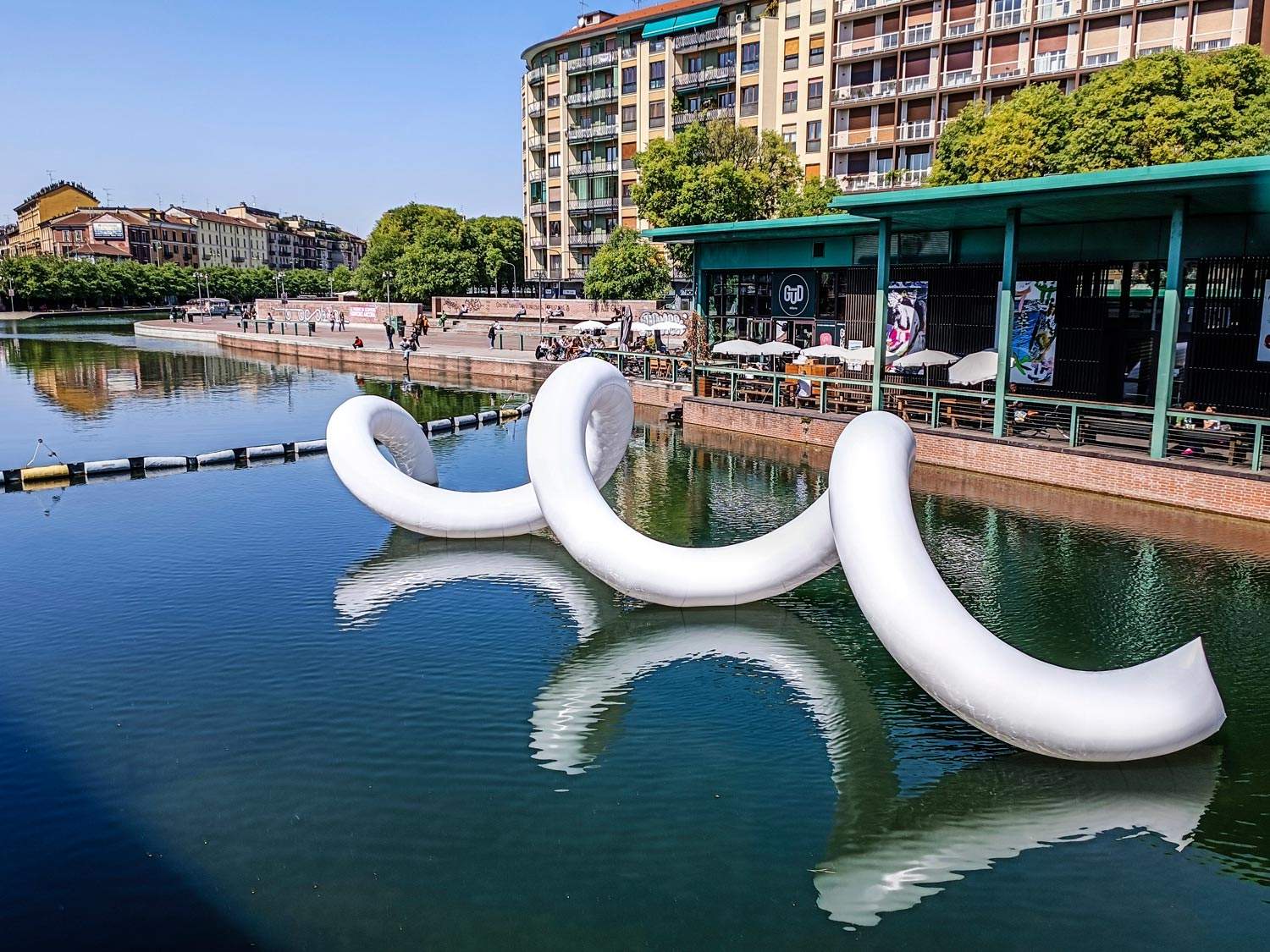 Milan, Franco Mazzucchelli's large inflatable sculptures in Darsena and Triennale