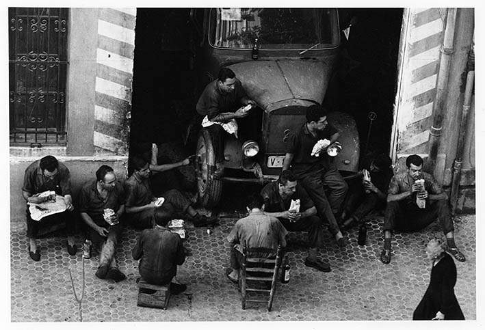 Gianni Berengo Gardin, Siviglia, Spagna, 1964. &copy; Gianni Berengo Gardin/Courtesy Fondazione Forma per la Fotografia
