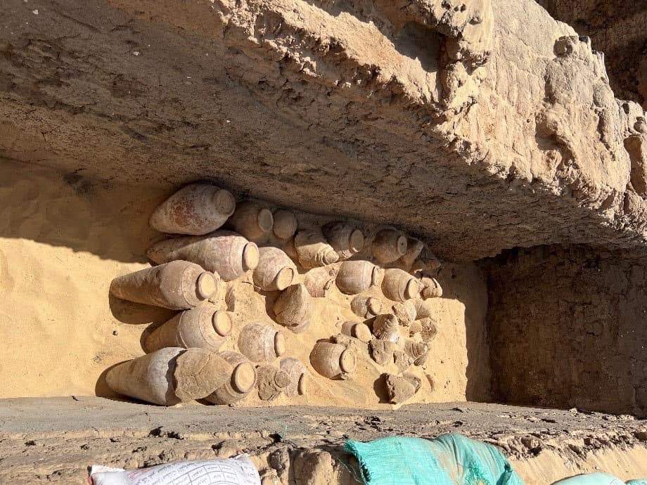 Egitto, scoperte giare di 5.000 anni fa, alcune anche con resti di vino