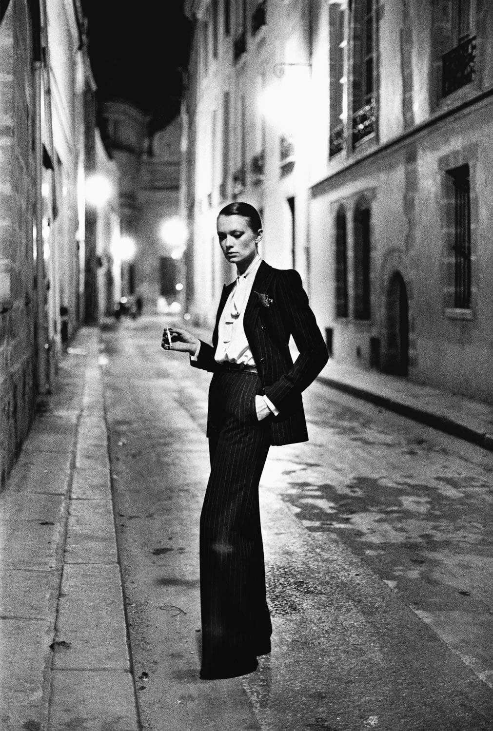 Helmut Newton, Rue Aubriot, Yves Saint Laurent, French Vogue. Paris, 1975 © Fondation Helmut Newton Helmut Newton, Rue Aubriot, Yves Saint Laurent, French Vogue. Paris, 1975 © Fondation Helmut Newton