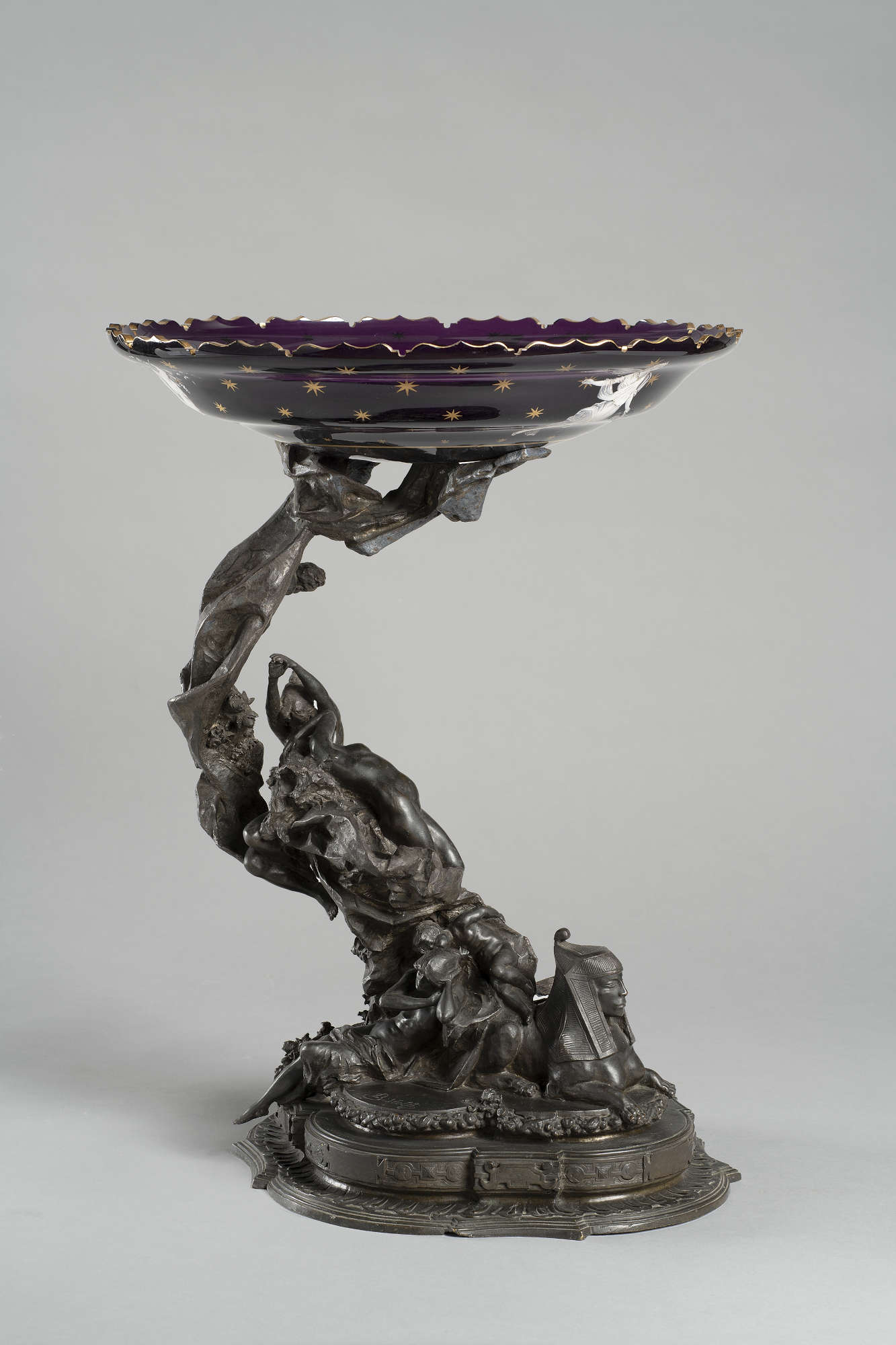 Leonardo Bistolfi, Vase à fruits (bronze et verre, 59 x 49 x 45 cm ; Casale Monferrato, Gipsoteca Bistolfi) © Museo Civico e Gipsoteca Bistolfi - Casale Monferrato Leonardo Bistolfi, Vase à fruits (bronze et verre, 59 x 49 x 45 cm ; Casale Monferrato, Gipsoteca Bistolfi) © Museo Civico e Gipsoteca Bistolfi - Casale Monferrato