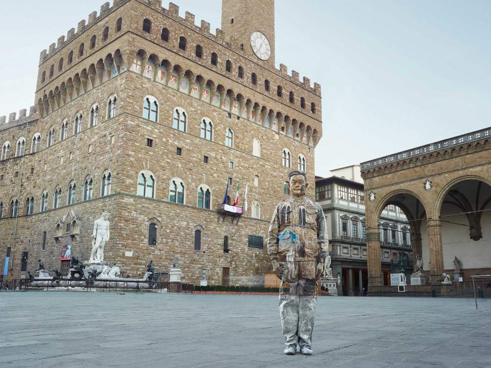 A Firenze la personale di Liu Bolin, l'artista del camouflage