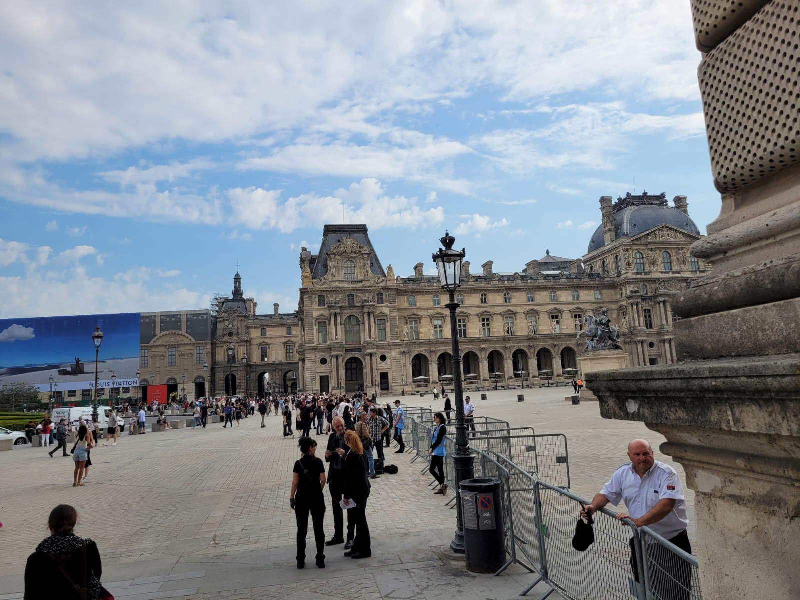 Le Louvre blindé pour l'arrivée de Mattarella Le Louvre blindé pour l'arrivée de Mattarella