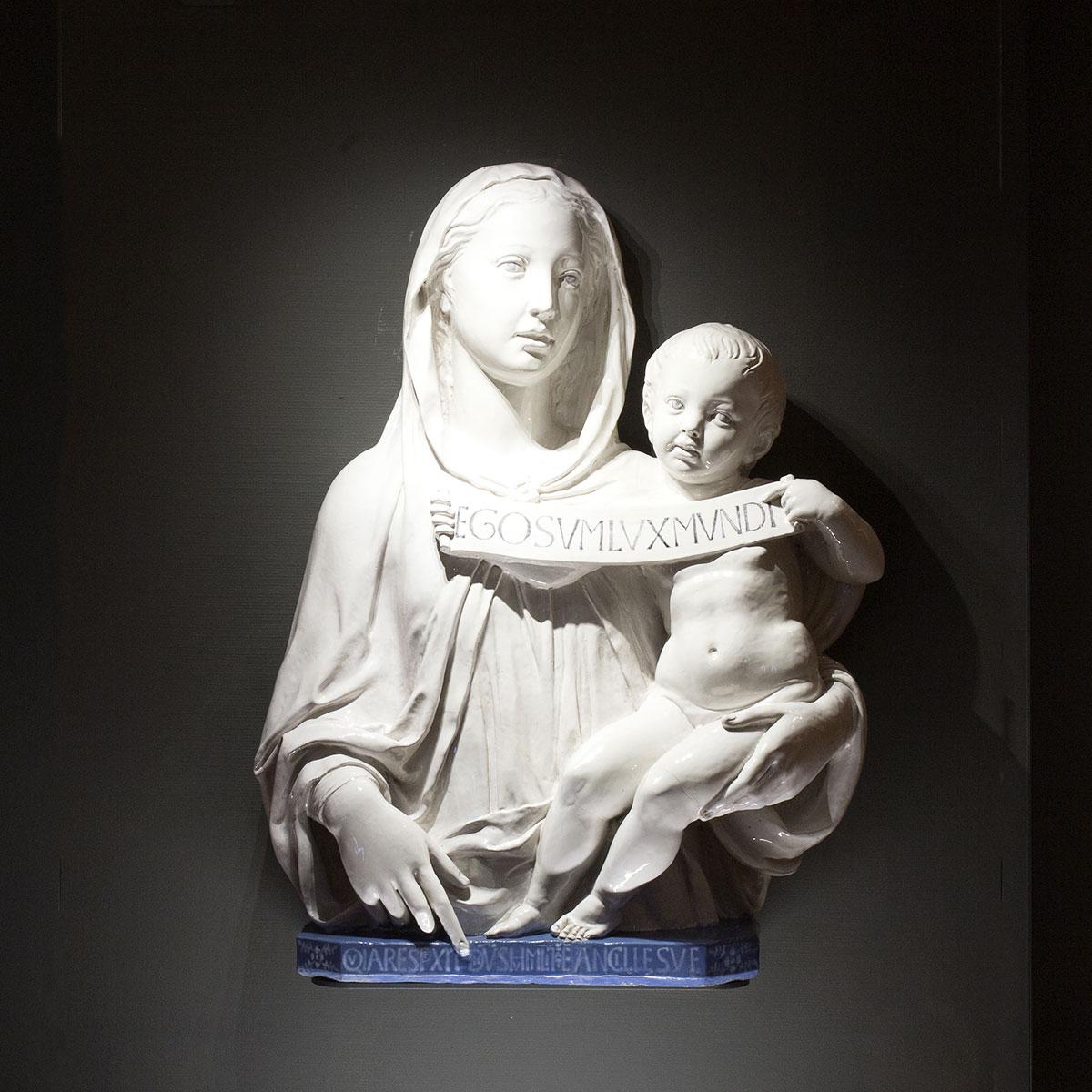 Luca della Robbia, Virgen con el Niño (c. 1445-1450; terracota vidriada, 76 x 58 cm; Florencia, Museo degli Innocenti). Foto: Museo degli Innocenti Luca della Robbia, Virgen con el Niño (c. 1445-1450; terracota vidriada, 76 x 58 cm; Florencia, Museo degli Innocenti). Foto: Museo degli Innocenti