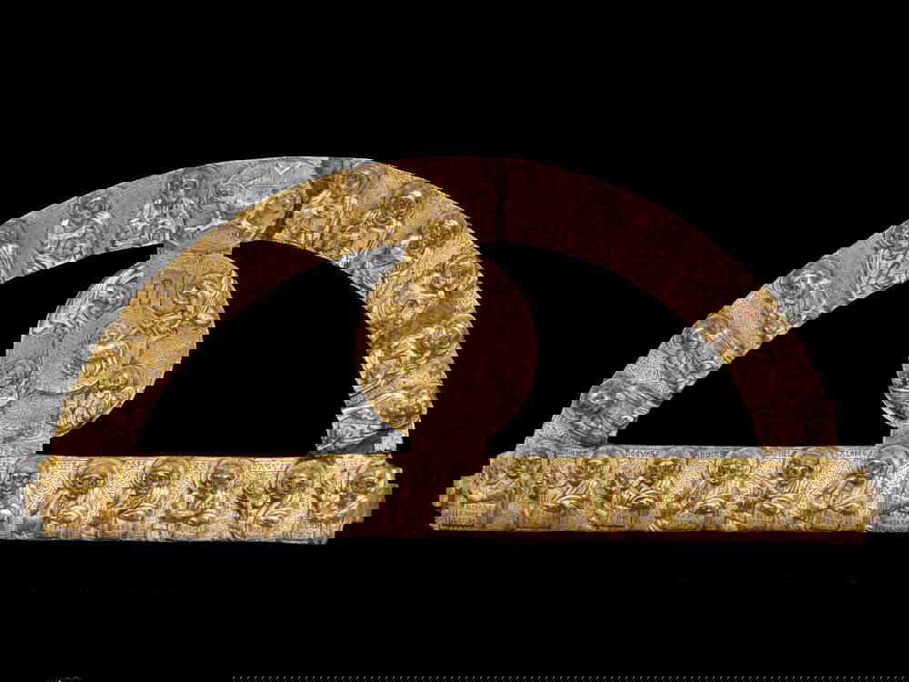 Lunetta della Nicchia dei Palli (inizio XIII secolo; bronzo dorato; Roma, Palazzo Venezia) &copy; VIVE - Vittoriano e Palazzo Venezia. Foto di Mauro Magliani