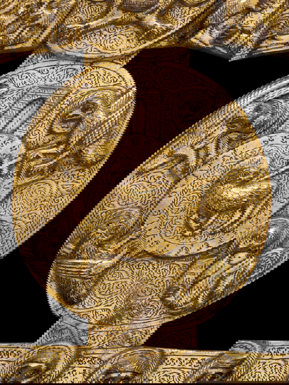 Lunetta della Nicchia dei Palli, dettaglio (inizio XIII secolo; bronzo dorato; Roma, Palazzo Venezia) &copy; VIVE - Vittoriano e Palazzo Venezia. Foto di Mauro Magliani