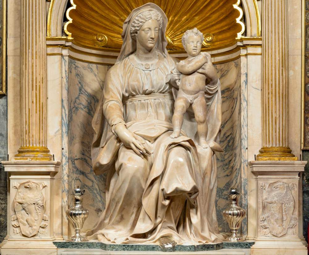 Bio-restauration avec des techniques durables pour la Madonna del parto de Jacopo Sansovino 