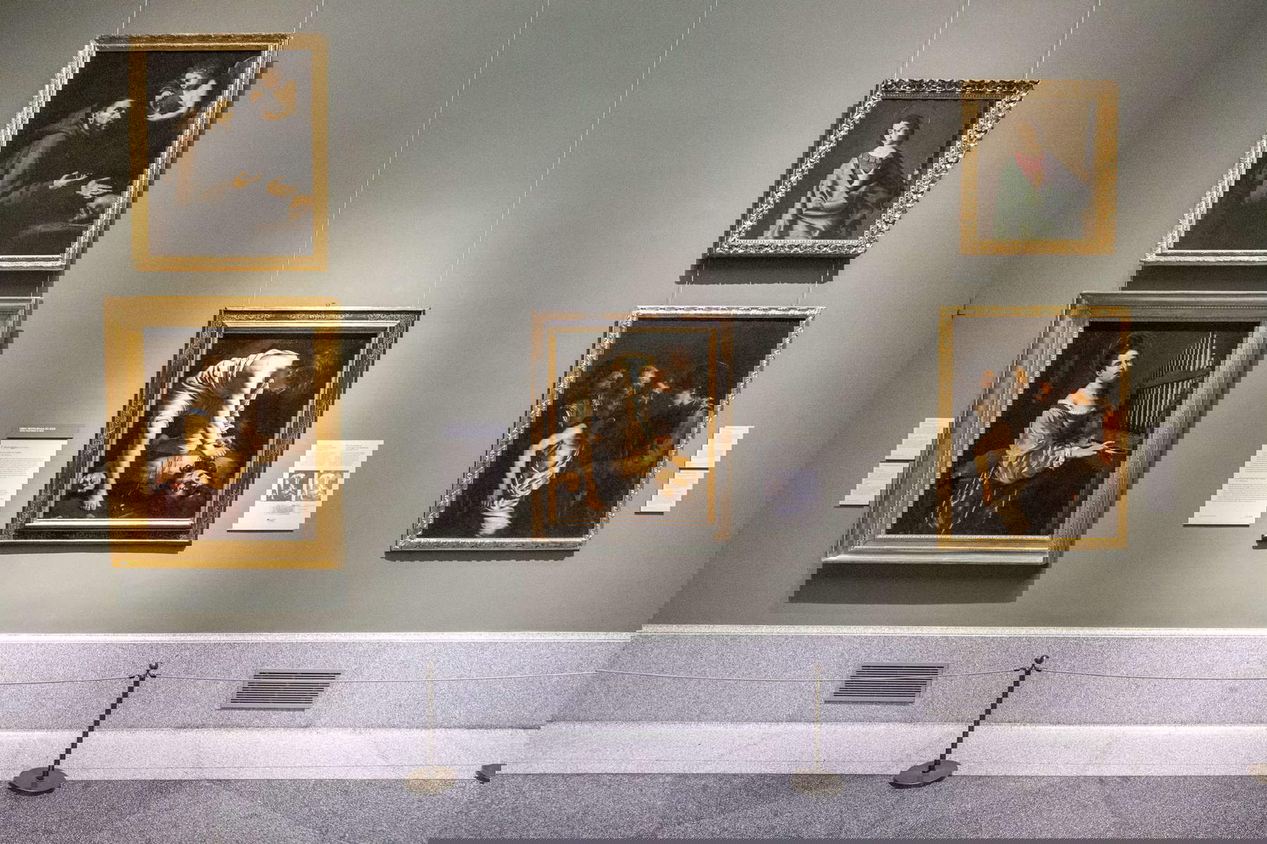 Die neue Gestaltung des Raums, in dem das Werk Caravaggios ausgestellt ist