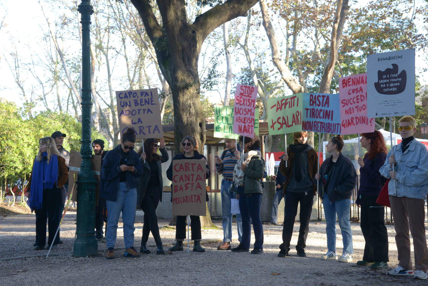 La manifestation devant les Giardini della Biennale