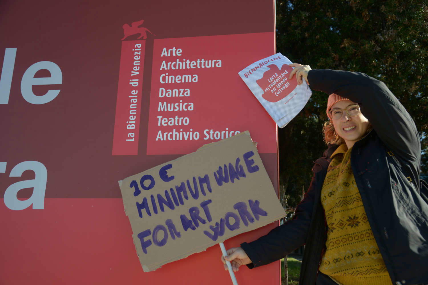 La manifestation devant les Giardini della Biennale