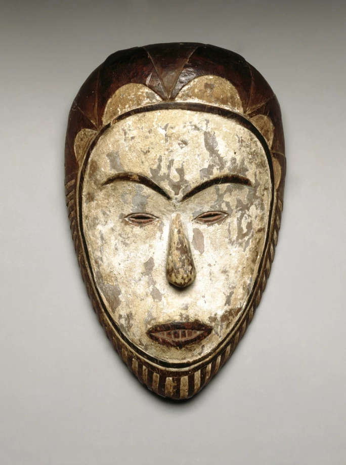 Artiste Fang, Masque facial (Ngontang) (fin du XIXe siècle ; bois, kaolin et pigments, 28,3 x 17,8 x 5,7 cm ; New York, Brooklyn Museum) Artiste Fang, Masque facial (Ngontang) (fin du XIXe siècle ; bois, kaolin et pigments, 28,3 x 17,8 x 5,7 cm ; New York, Brooklyn Museum)