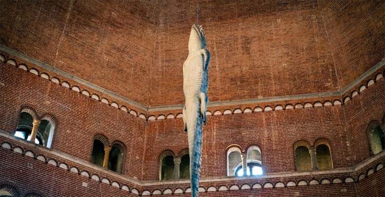 Maurizio Cattelan's new intervention: a crocodile hanging in Cremona Baptistery