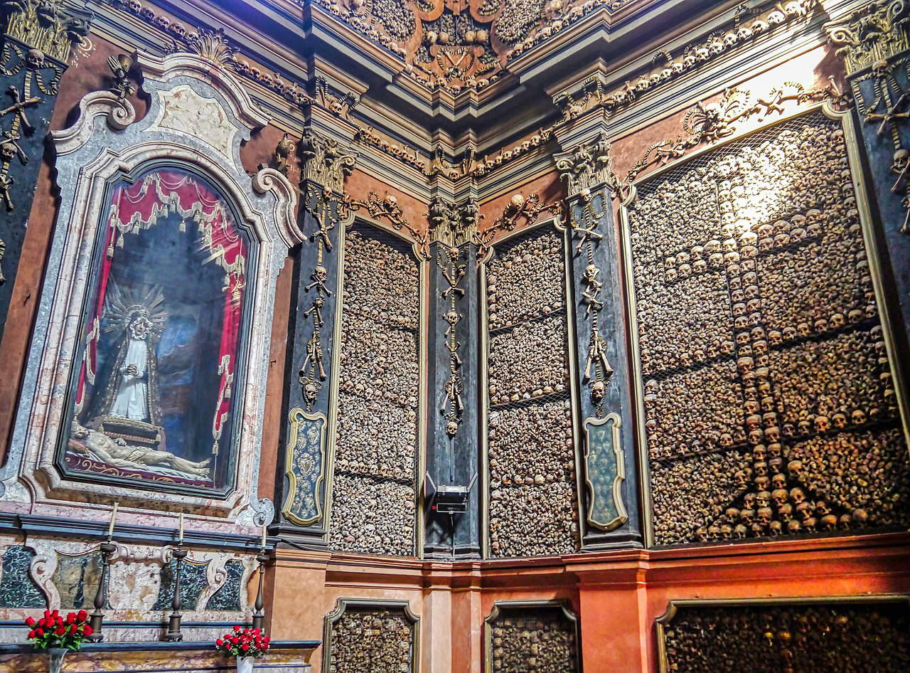 Das Heiligtum von San Bernardino alle Ossa Das Heiligtum von San Bernardino alle Ossa
