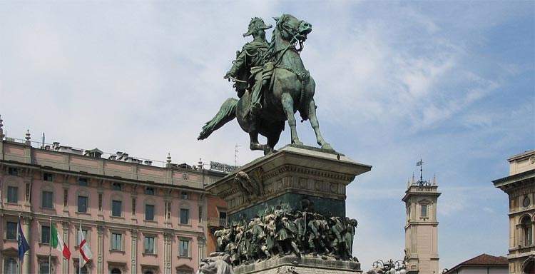 Milan, une équipe de restauration sera nécessaire pour nettoyer le monument défiguré par les activistes.