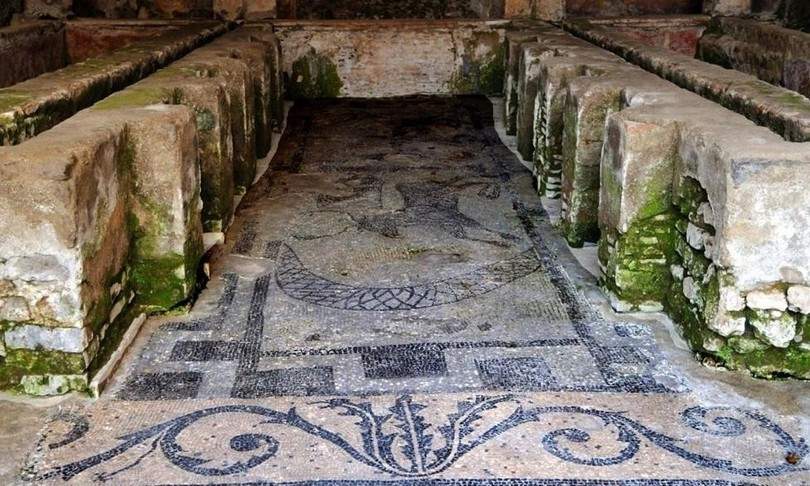 La grande mosaïque de la villa romaine de Minori rendue au public