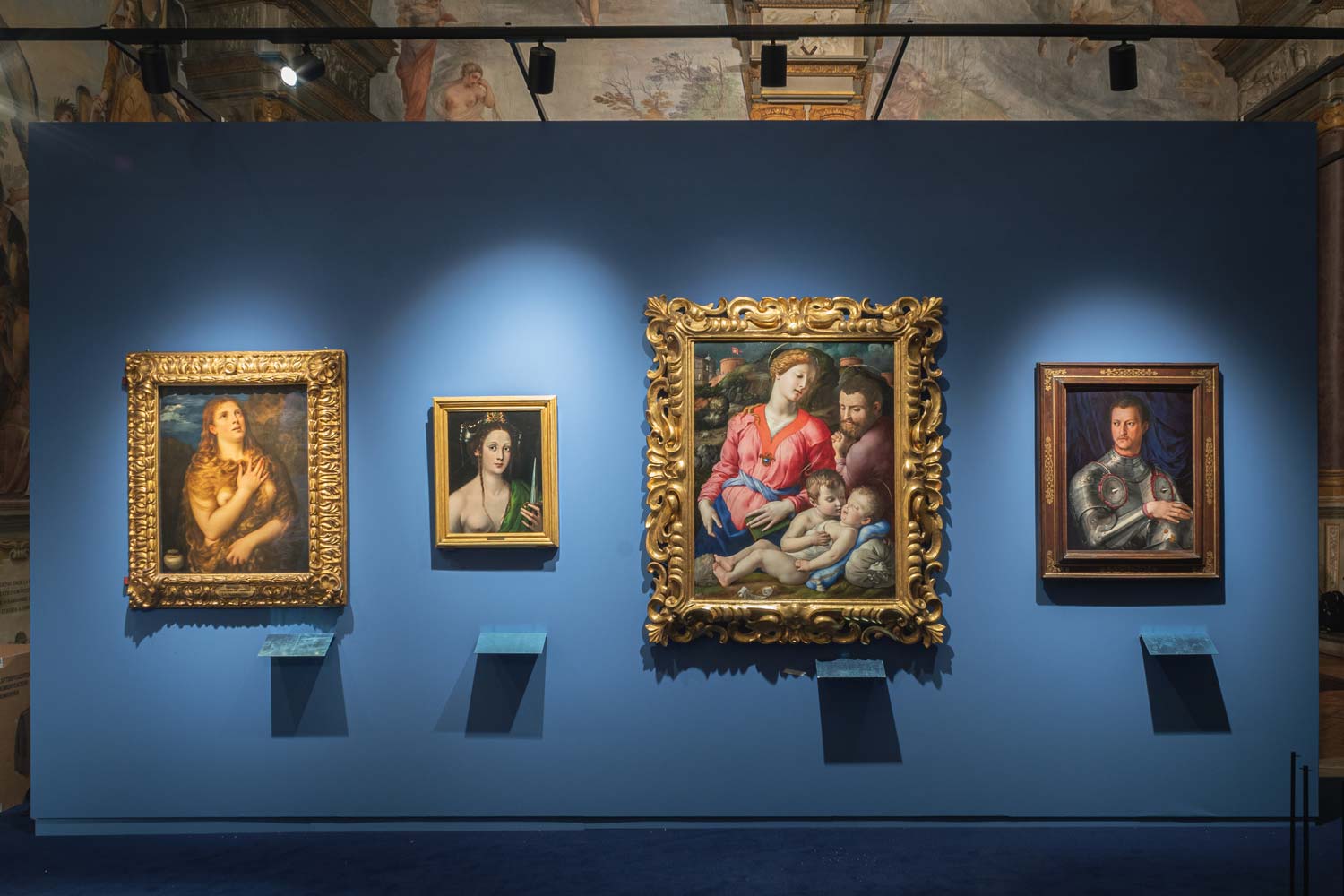Allestimenti della mostra Eleonora di Toledo e l'invenzione della corte dei Medici a Firenze Allestimenti della mostra Eleonora di Toledo e l'invenzione della corte dei Medici a Firenze