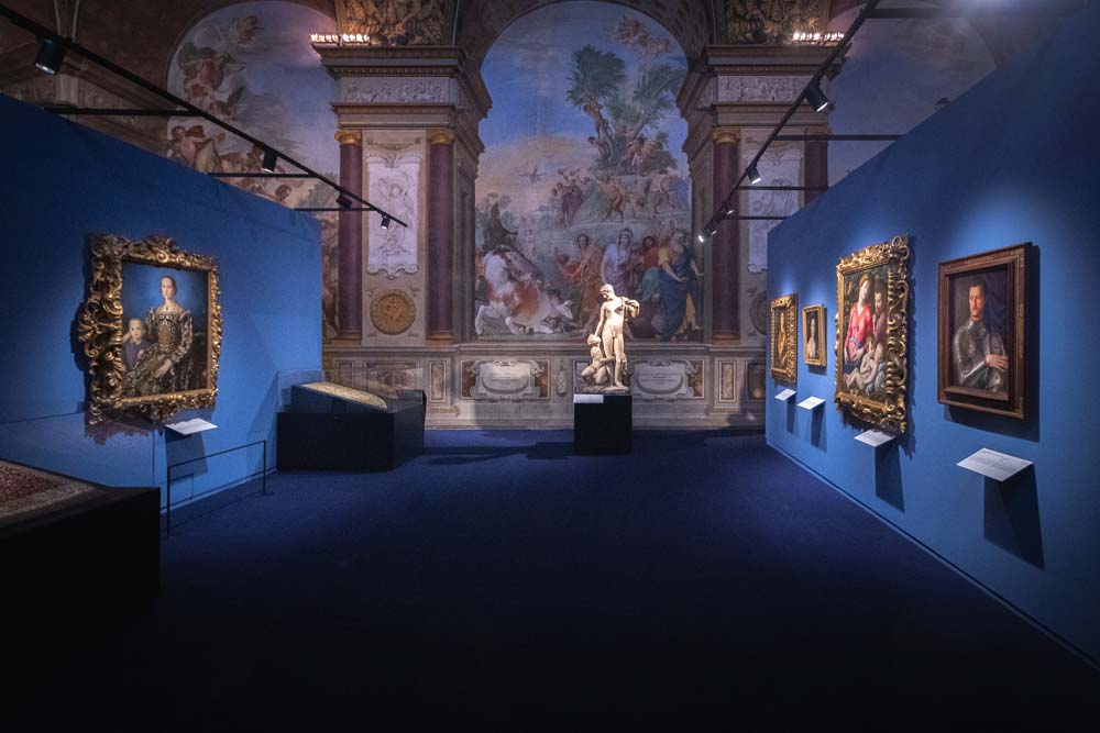 Allestimenti della mostra Eleonora di Toledo e l'invenzione della corte dei Medici a Firenze Allestimenti della mostra Eleonora di Toledo e l'invenzione della corte dei Medici a Firenze