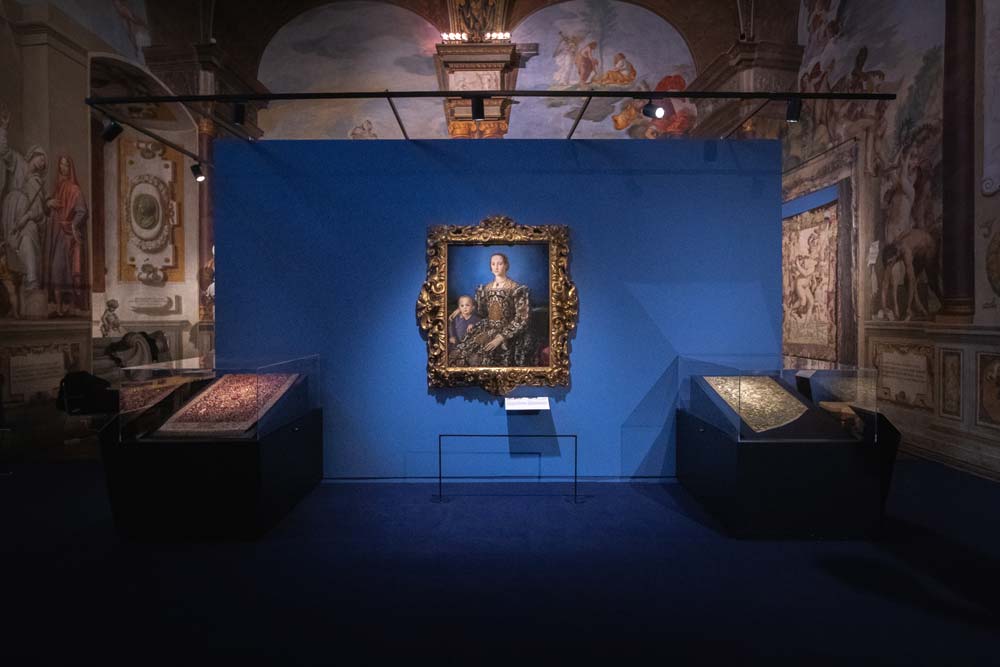 Allestimenti della mostra Eleonora di Toledo e l'invenzione della corte dei Medici a Firenze Allestimenti della mostra Eleonora di Toledo e l'invenzione della corte dei Medici a Firenze
