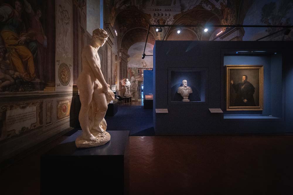 Allestimenti della mostra Eleonora di Toledo e l'invenzione della corte dei Medici a Firenze Allestimenti della mostra Eleonora di Toledo e l'invenzione della corte dei Medici a Firenze