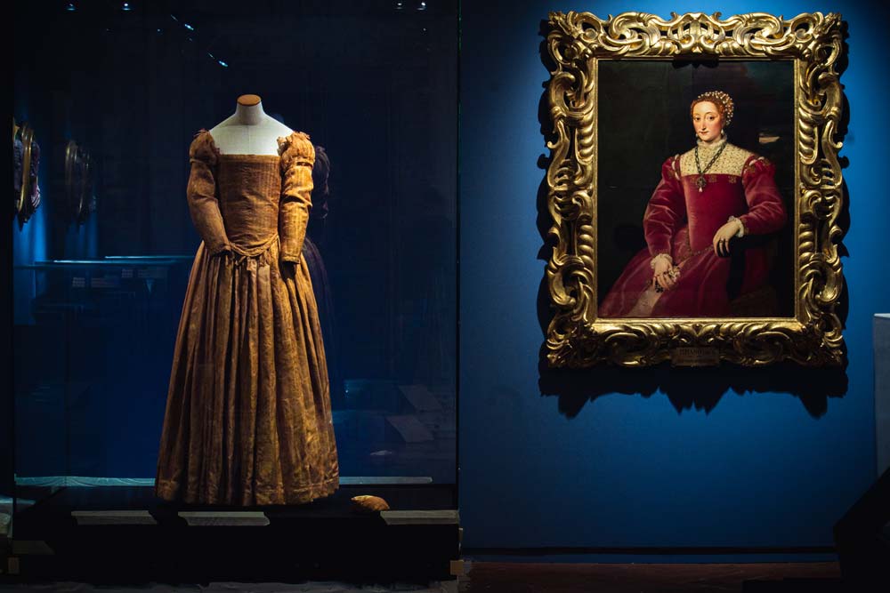 Allestimenti della mostra Eleonora di Toledo e l'invenzione della corte dei Medici a Firenze Allestimenti della mostra Eleonora di Toledo e l'invenzione della corte dei Medici a Firenze