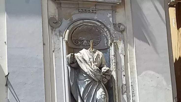Naples, head of an 18th-century statue from the church of San Giorgio dei Genovesi disappears