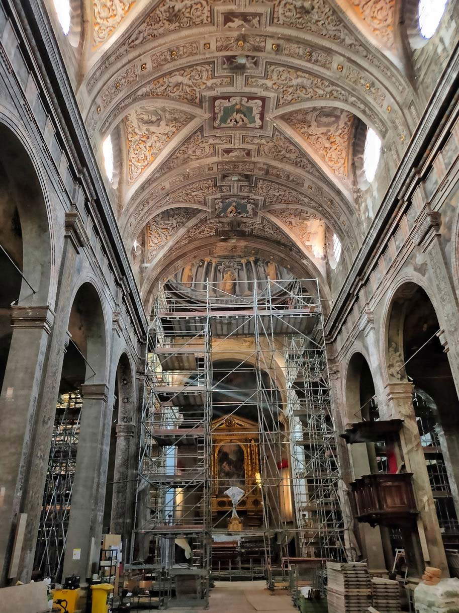 La navata centrale e il cantiere