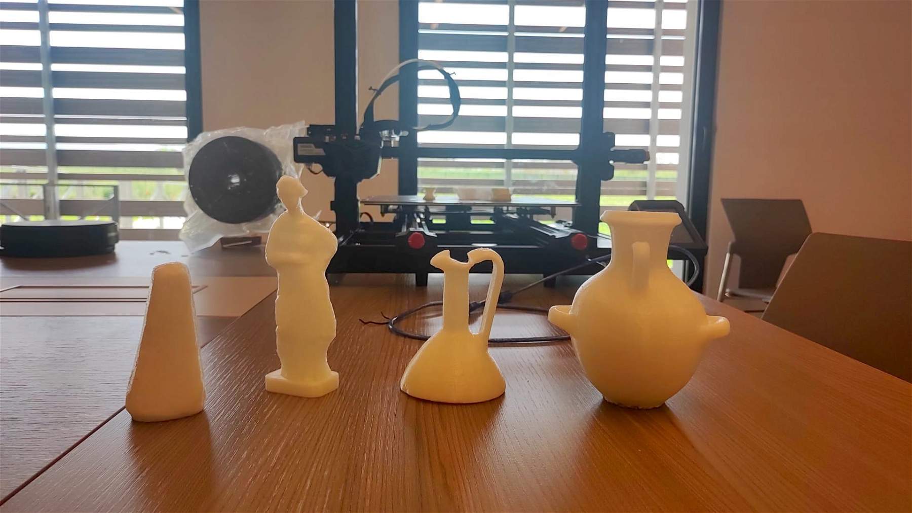 Sibari, des étudiants enseignent aux détenus l'impression 3D pour reproduire des pièces archéologiques
