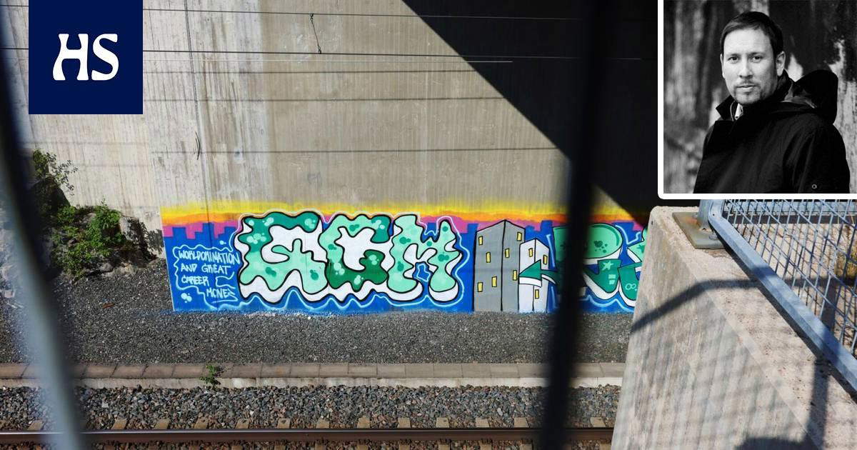 Helsinki, vicesindaco ed ex ministro beccato a dipingere graffiti illegali dentro tunnel