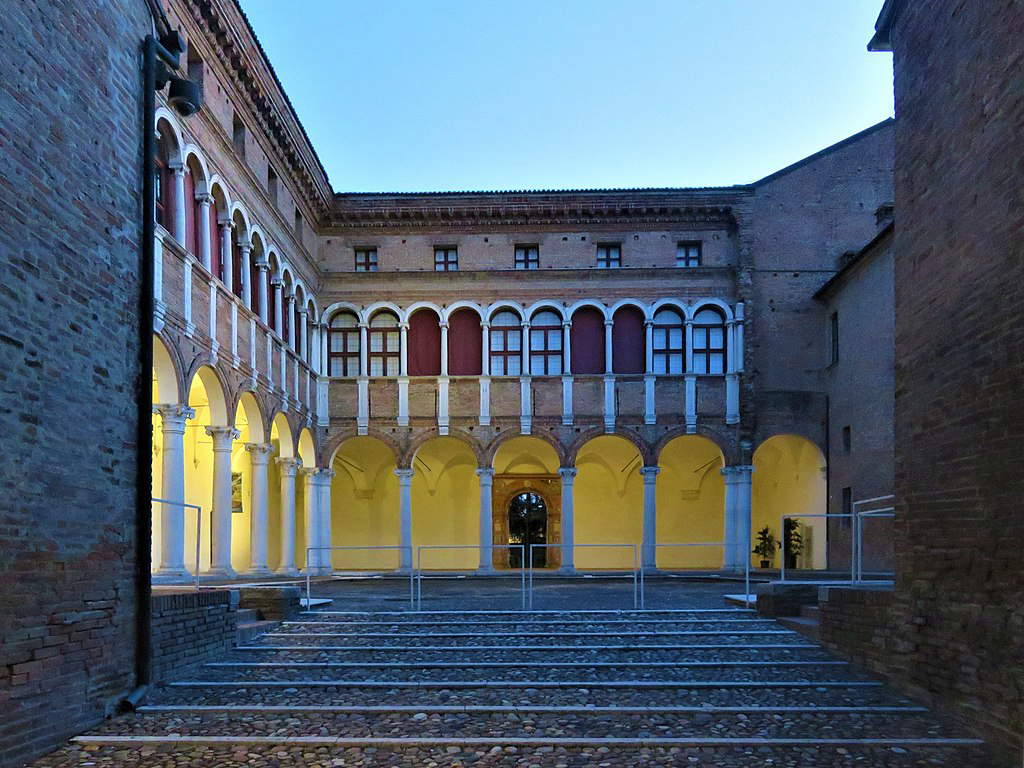 Der Innenhof des Palazzo Costabili. Foto: Wikimedia/Lungoleno Der Innenhof des Palazzo Costabili. Foto: Wikimedia/Lungoleno