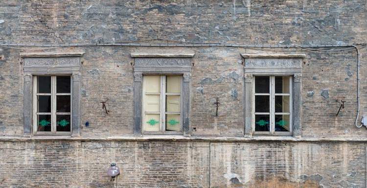 Urbino, restorer's complaint: facade of Palazzo Luminati degraded, intervention needed