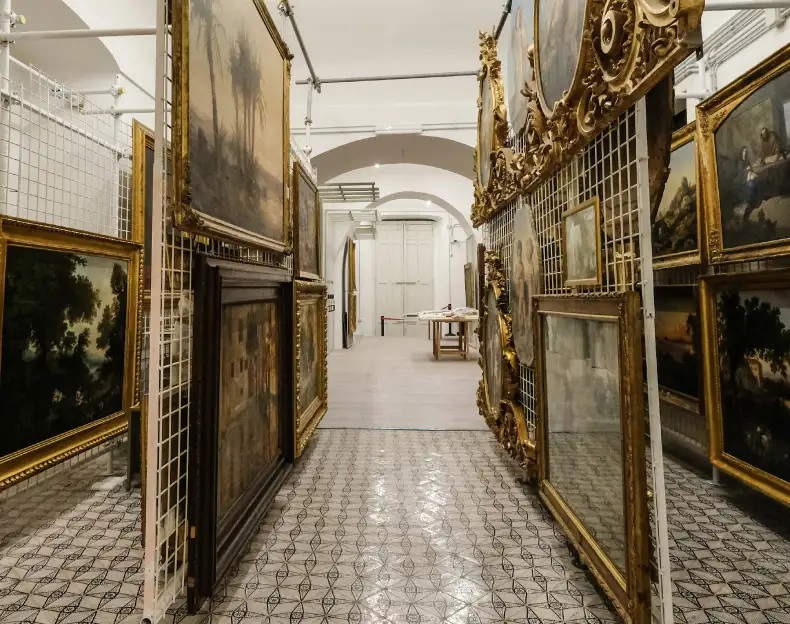 Napoli, Palazzo Reale apre al pubblico i depositi con visite guidate 