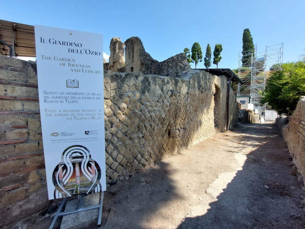 Il Parco Archeologico di Ercolano sperimenta la visita slow e apre il Giardino dei melograni