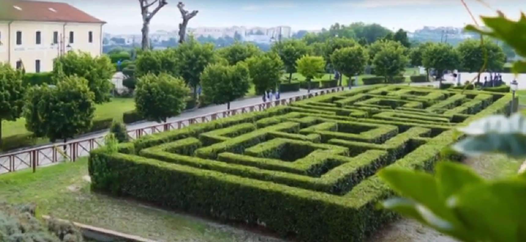 Le labyrinthe sans centre du parc méditerranéen de la biodiversité de Catanzaro