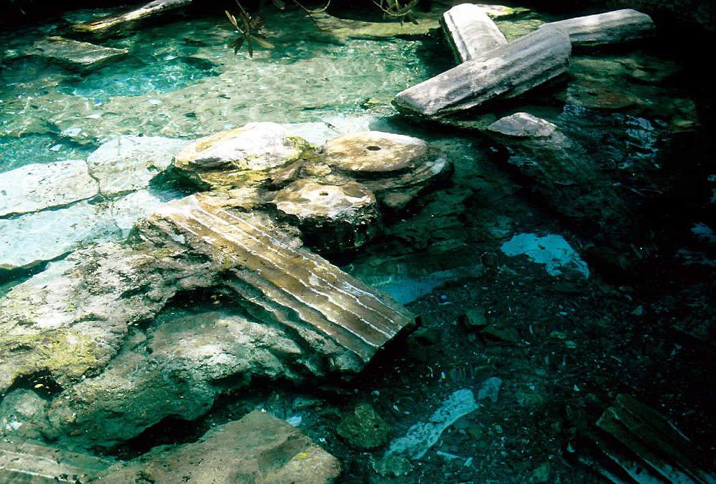 Cleopatra's pool at Hierapolis-Pamukkale: bathing in the ancient baths
